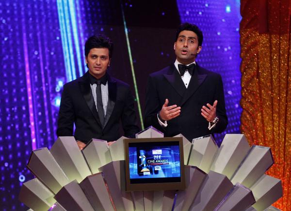 prince riteish deshmukh at zee cine awards L 1 